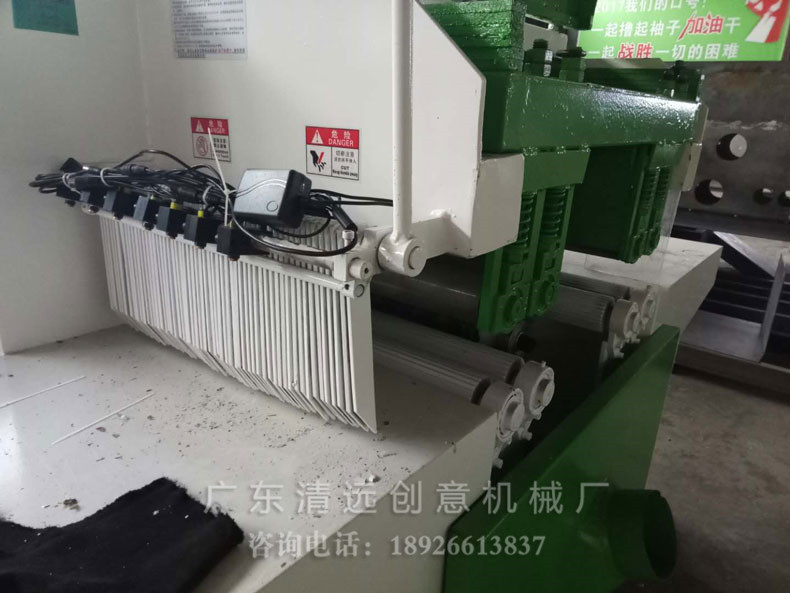 多片鋸進(jìn)料口防彈鏈，防止木屑反彈