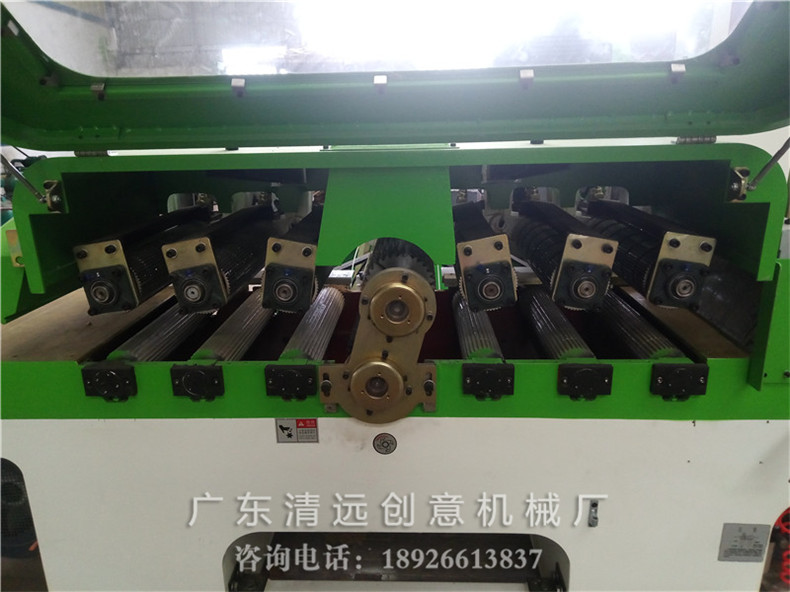 木方多片鋸采用上下抽滾筒送料，鋸切更穩(wěn)