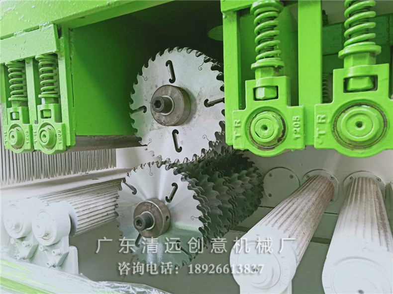 上下軸方料多片鋸是上下鋸片，比單軸鋸片要薄。鋸片的大小決定著鋸片的厚度，鋸片厚度越厚鋸路損耗就越大，直接影響出材率