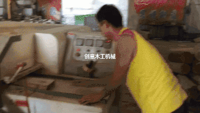 合金鋸片齒數(shù)，鋸片齒數(shù)過(guò)多會(huì)對(duì)杉木多片鋸大家切割時(shí)產(chǎn)生阻力，所以，鋸片設(shè)計(jì)時(shí)的齒數(shù)都比較少，當(dāng)然，如果多片鋸機(jī)型功率大，并且要求切割效果好的，可以使用齒數(shù)多些的鋸片