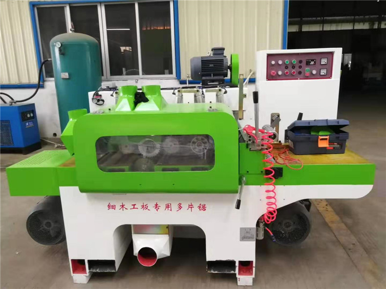 方木多片鋸的合金鋸片使用材質(zhì)不同，熱處理技術(shù)欠佳或基體過薄，在一定高速切削磨擦過程中，基體或材質(zhì)在溫度超過相變溫度時，會使合金鋸片加速磨損，從而失去切削能力。