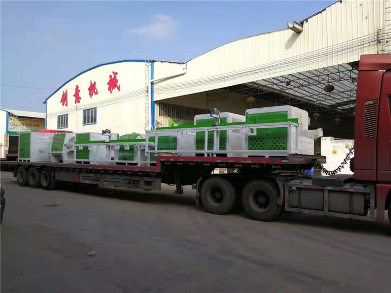 新款3060型方木多片鋸全程自動送料，鋸板尺寸精準，送料速度自由可控。全封閉式機罩，兩重防反彈裝置，三重保護。