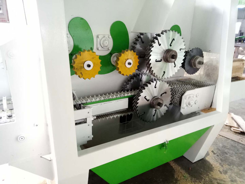 圓木多片鋸合金鋸片齒數(shù)多少有什么關(guān)系？主要有：切割速度不同；光澤度不同；鋸片本身的齒的的角度也不同；鋸片的機體硬度，平整度，端跳等要求也不同。