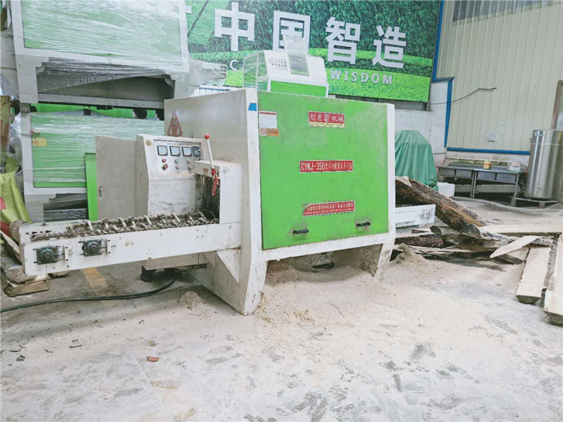 創(chuàng)意木工機械廠生產(chǎn)的大型圓木多片鋸各個型號可以加工直徑從40mm到350mm，長度500mm以上的圓木。