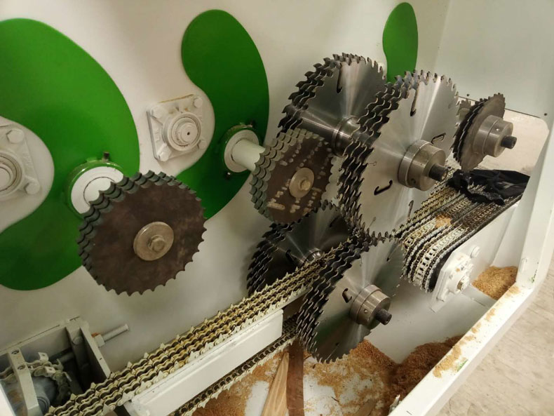 新型圓木多片鋸設(shè)備是專用機(jī)型，不能擅自改變本設(shè)備的結(jié)構(gòu)和工件加工。