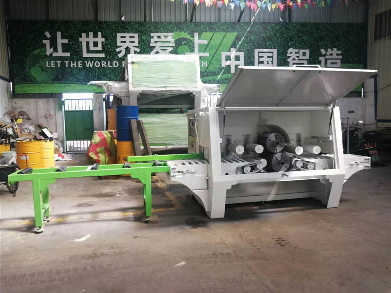 木工板多片鋸機(jī)體部位人性化規(guī)劃，真實(shí)做到防塵環(huán)保、易保養(yǎng)。方木多片鋸產(chǎn)量高，每天（8小時(shí)）產(chǎn)值約20~40個(gè)立方。