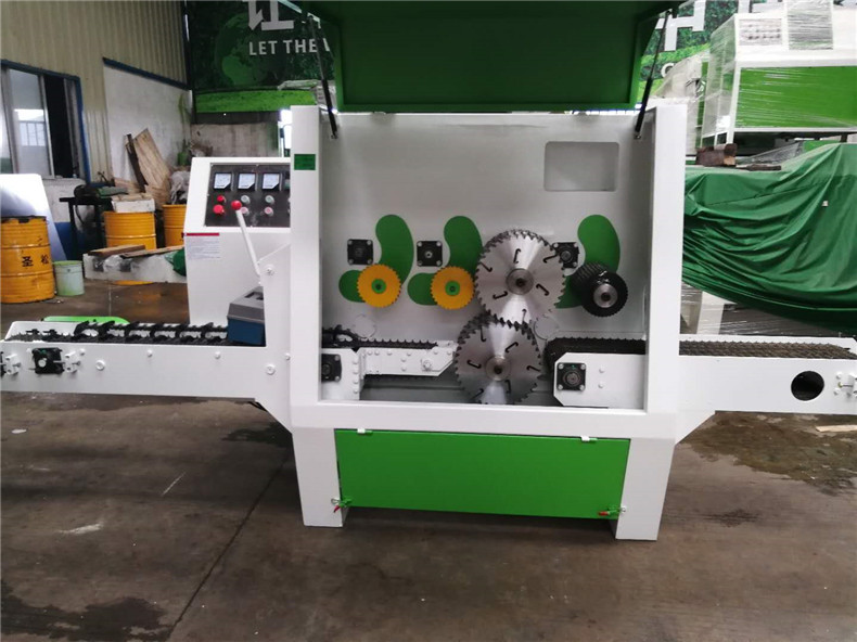 多片鋸安裝維護要領(lǐng)： 每日應(yīng)對多片鋸機器進行清理，墊套、鋸片、導(dǎo)航片要定時清洗，裝置時注意不要攙雜雜物。保持機器內(nèi)部清潔。