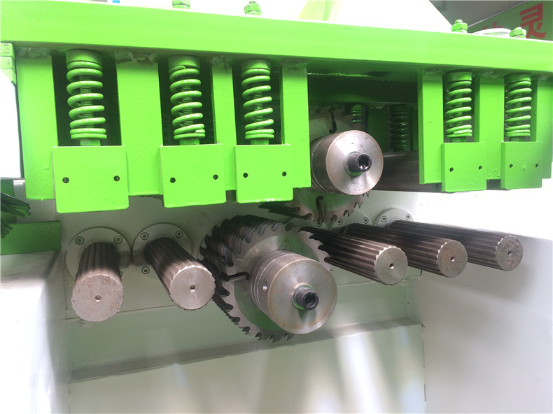 3060D方木多片鋸內(nèi)倉(cāng)細(xì)節(jié)